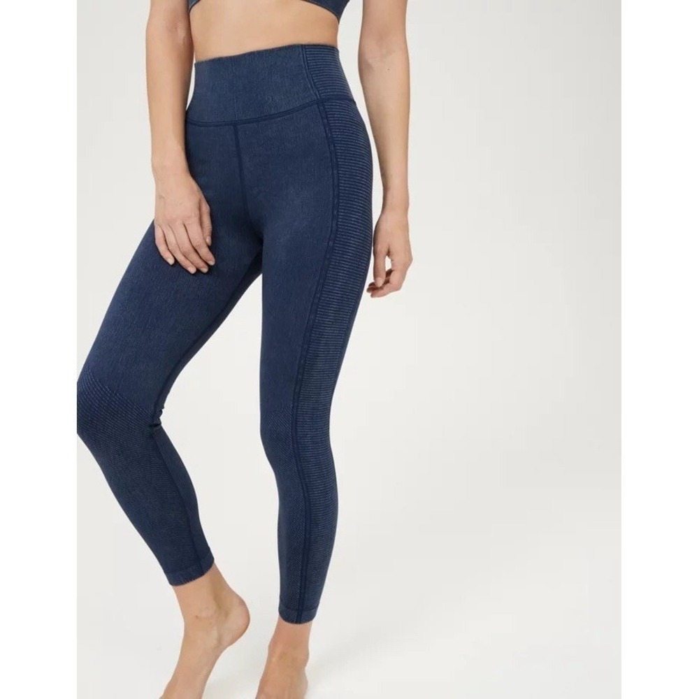 Aerie OFFLINE Leggings Medium M Navy Blue Denim Wash Seamless Ribbed High Rise